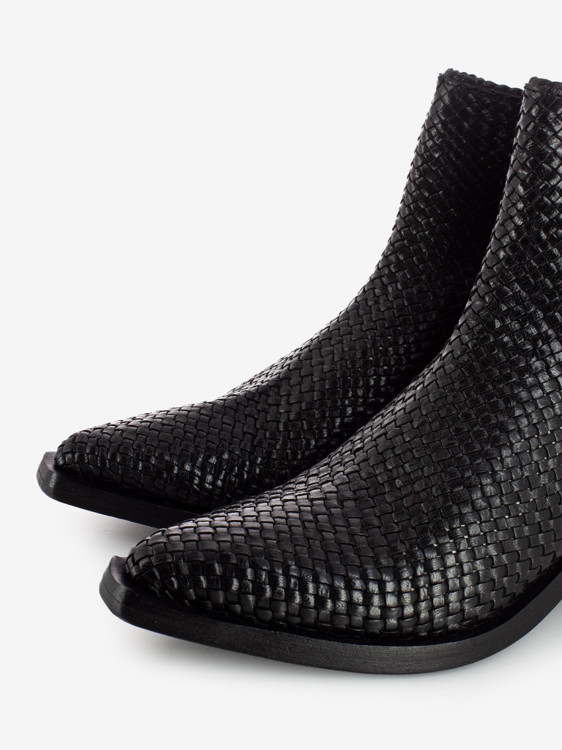 Black braided Mascara trunk