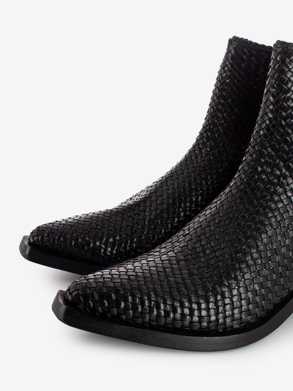 Black braided Mascara trunk