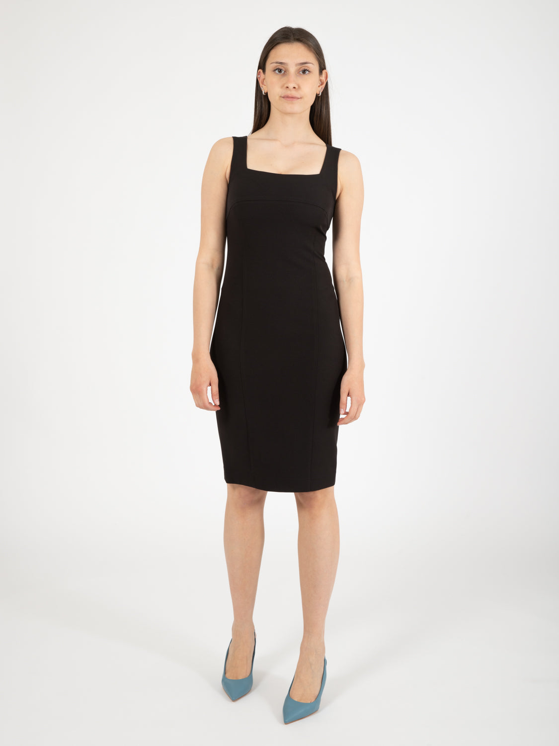 Black sleeveless dress