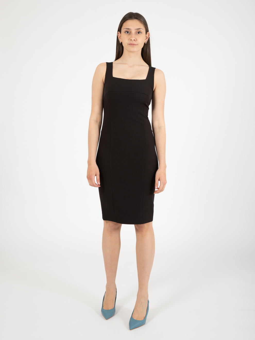 Black sleeveless dress