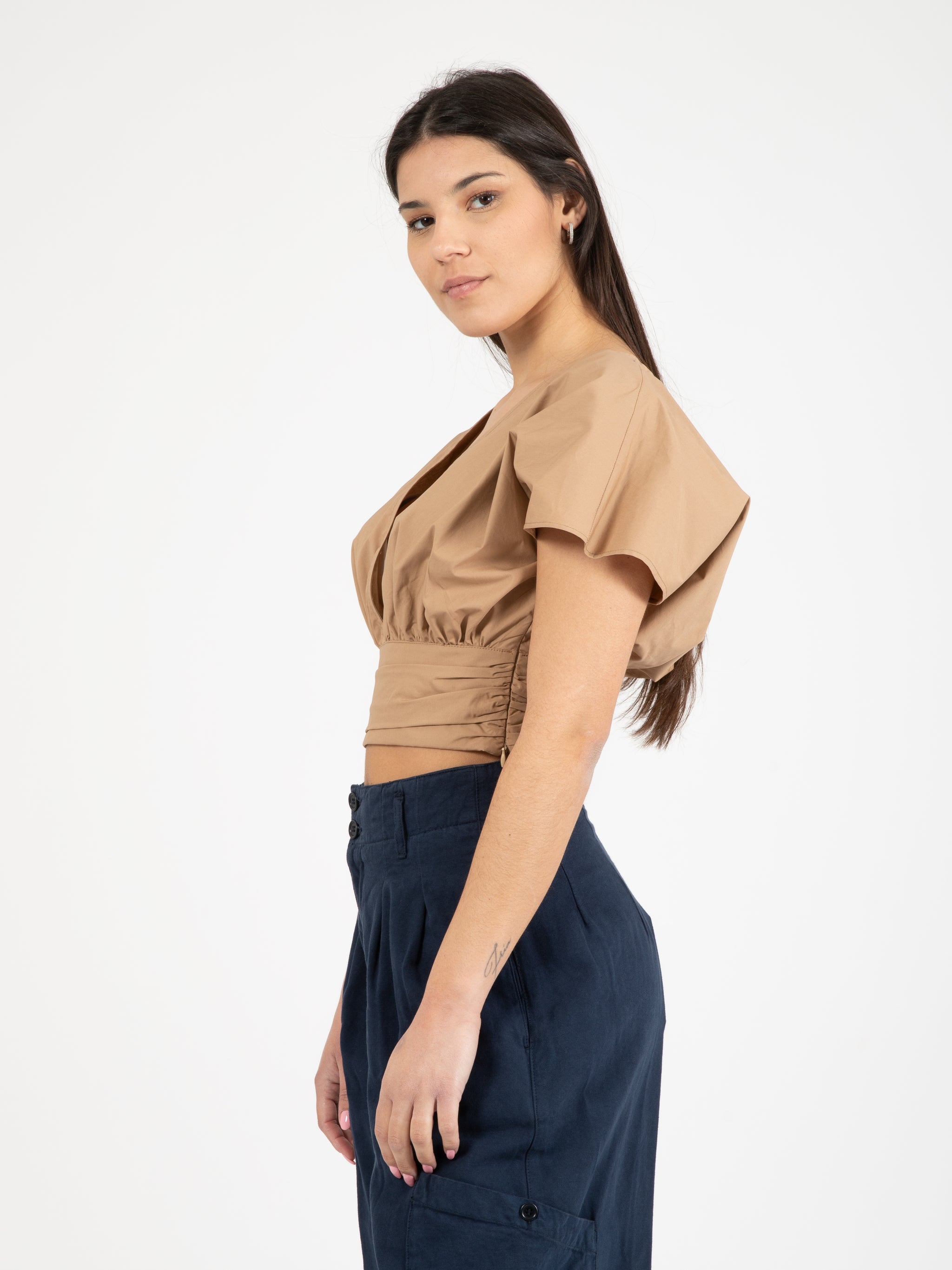 Blusa cropped pipistrello beige