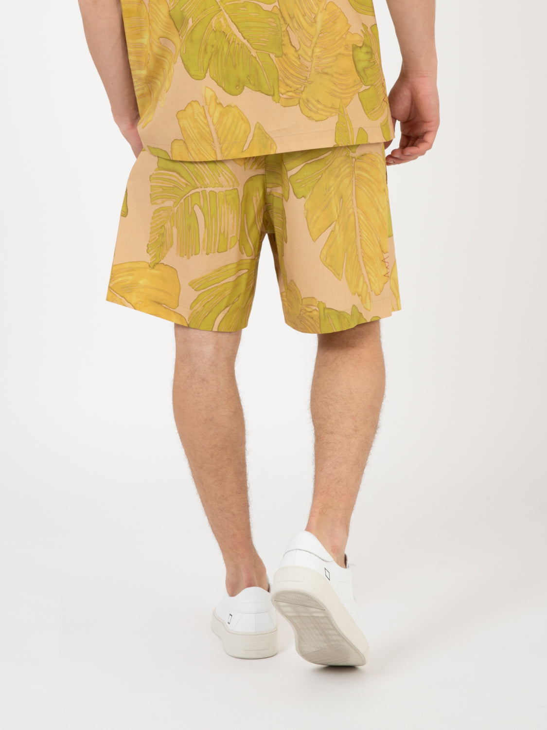 Nude/green foliage patterned Bermuda shorts