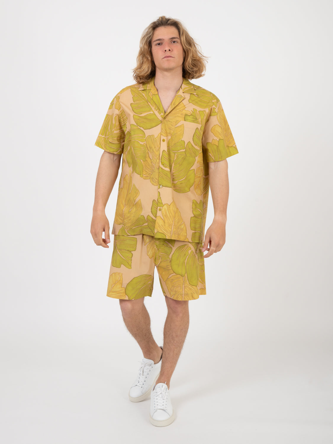 Nude/green foliage patterned Bermuda shorts