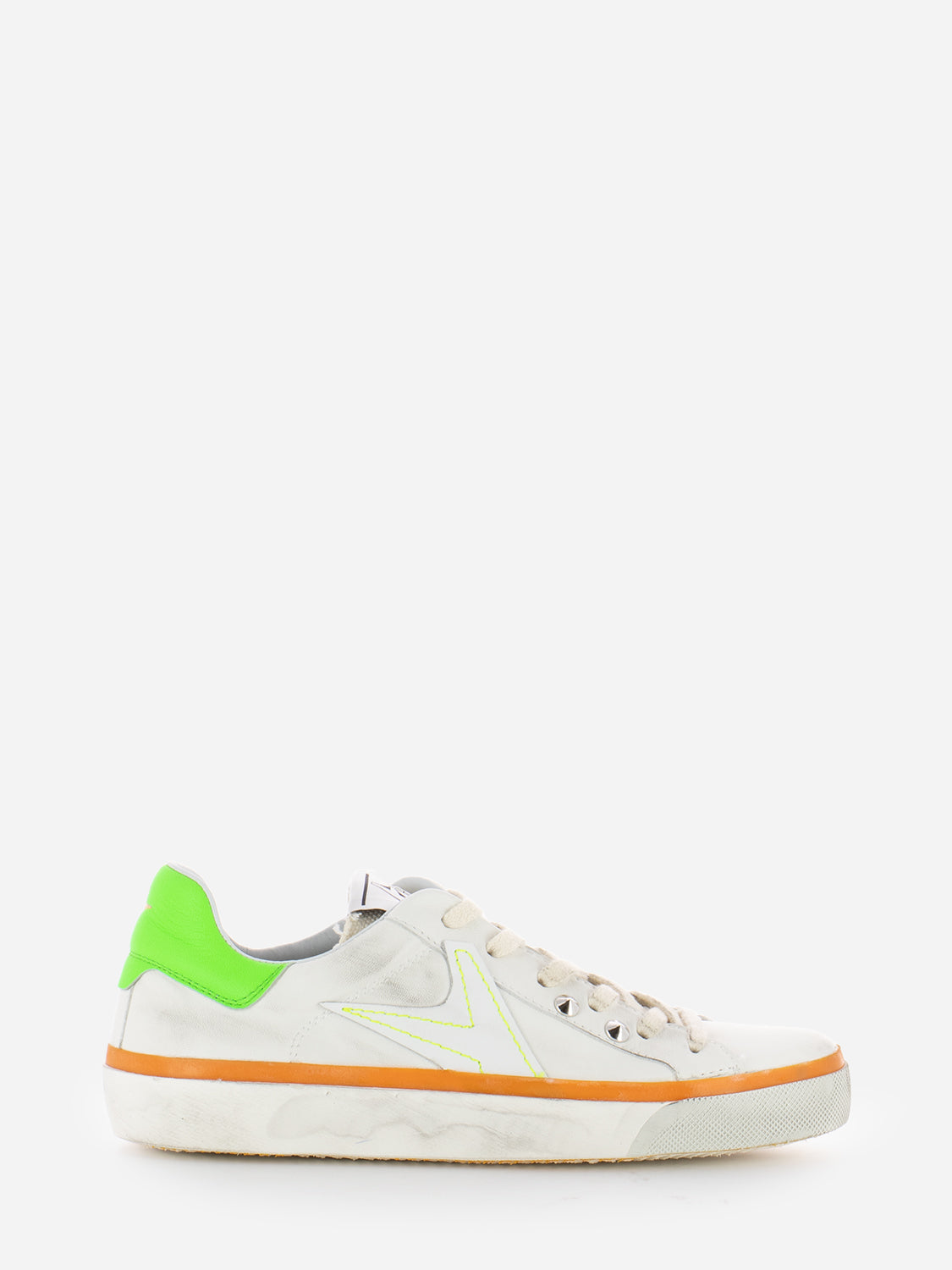 Student W #724 white / green