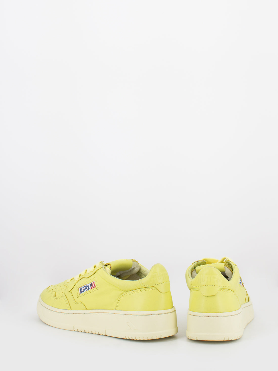 01 low goat / goat gialle