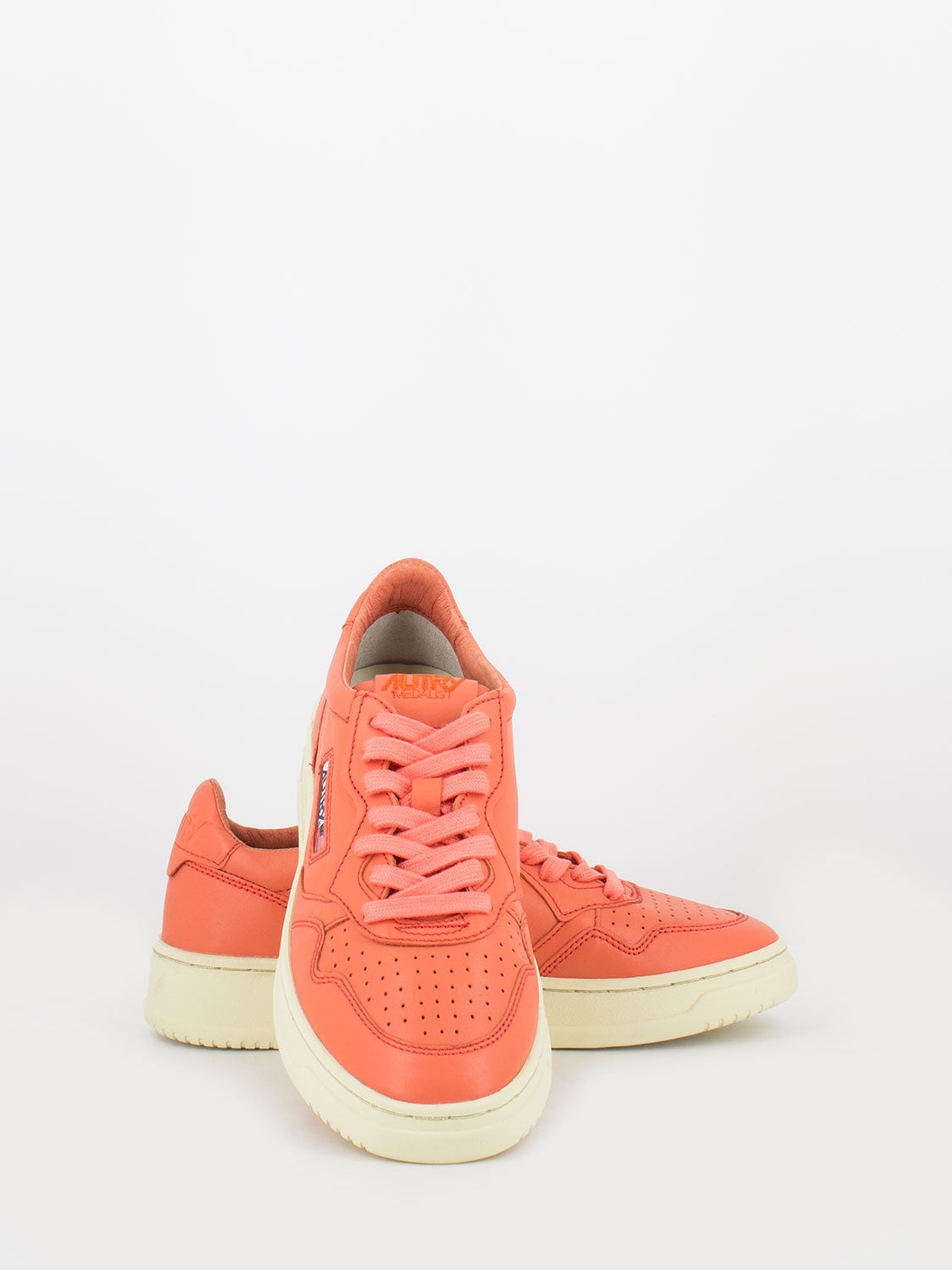 01 low goat / goat living coral