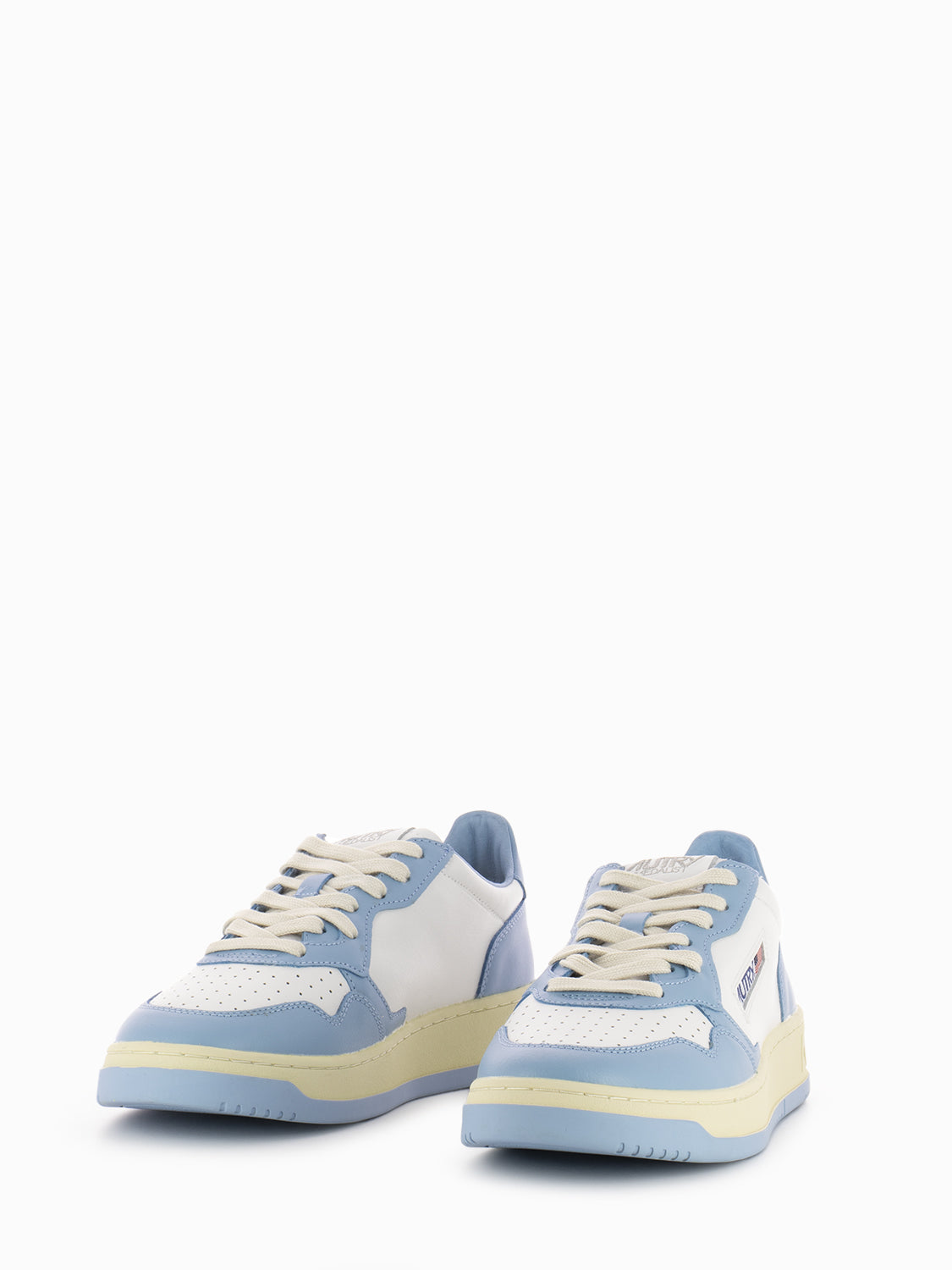 01 Low man in white / sea leather