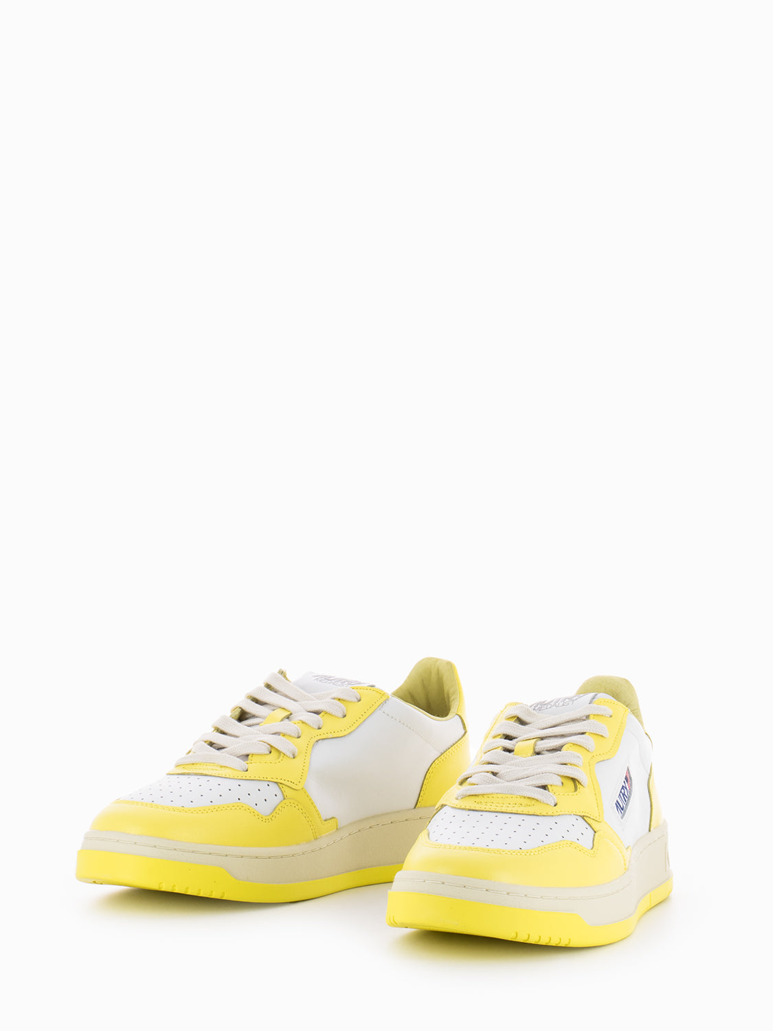 01 Low man in yellow leather
