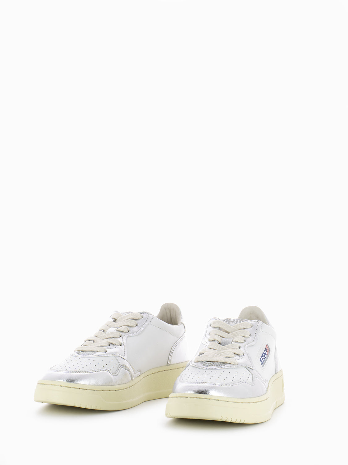 01 Low woman in pelle argento