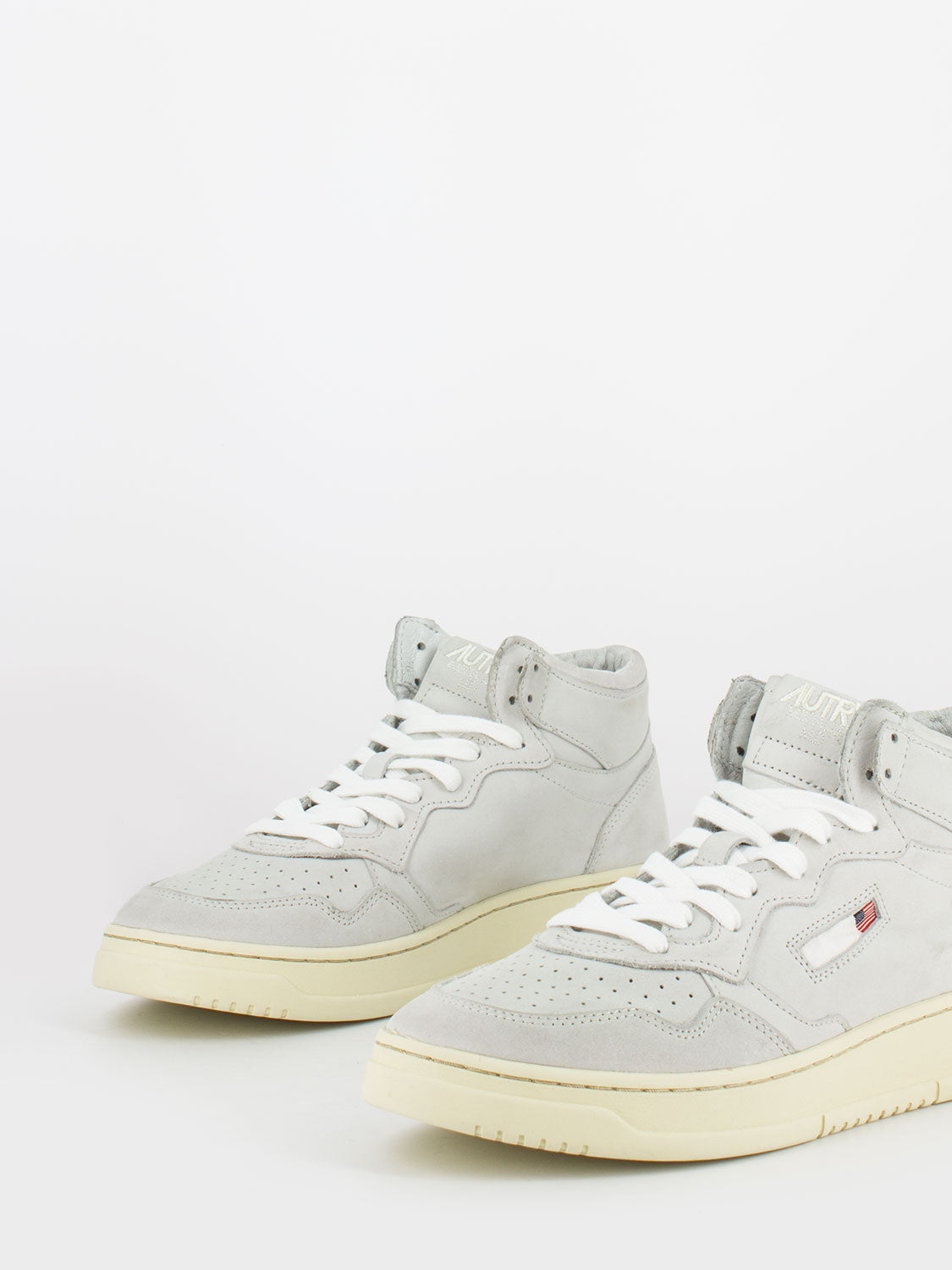 01 Mid in nabuk bianco