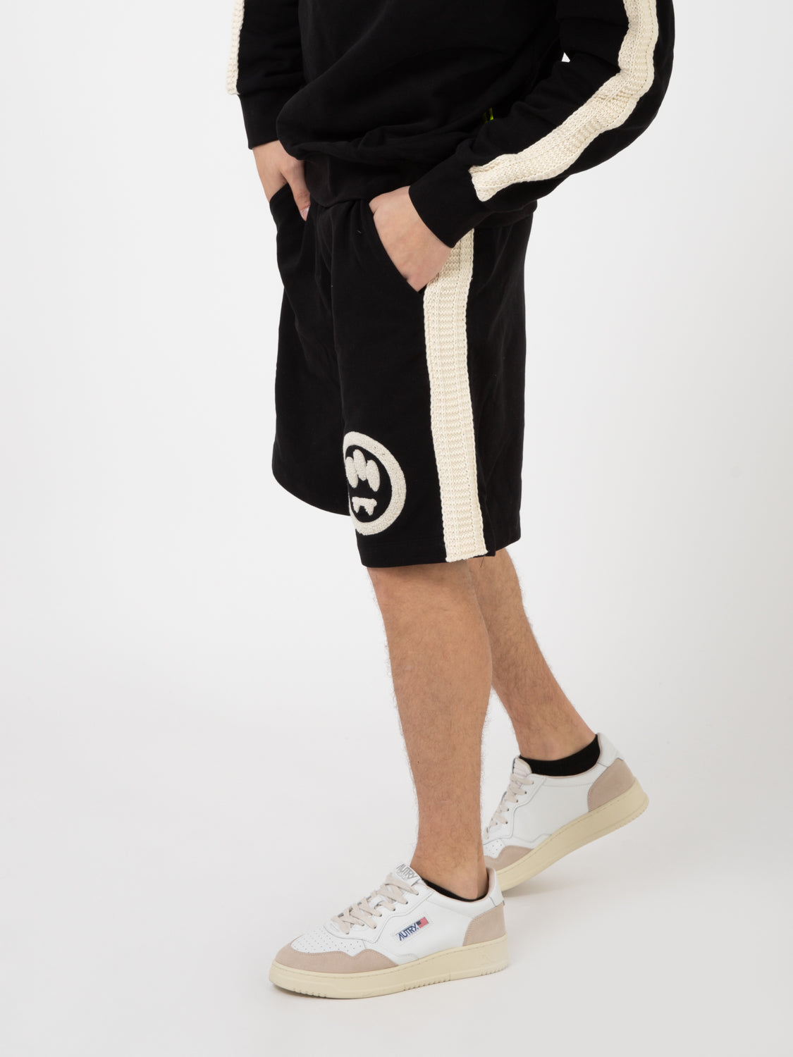 Sweatshorts con bande ricamate neri