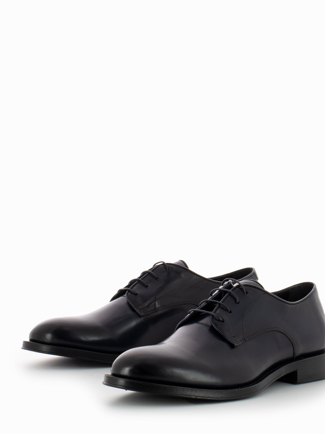 Blue crystal elegant shoe