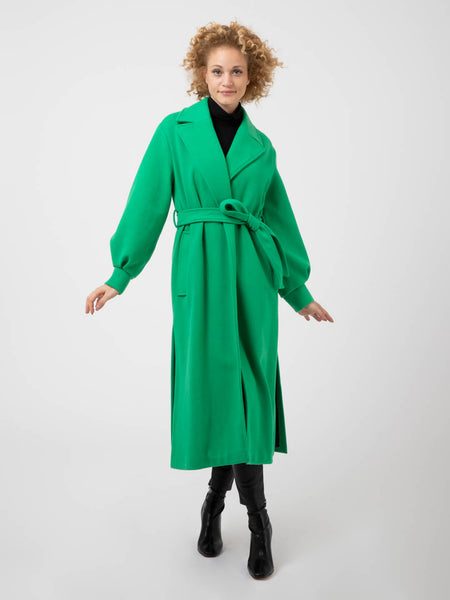 Cappotto verde con cintura e maniche blusanti
