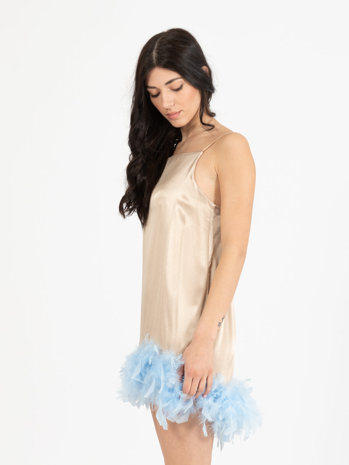 Short dress with feathers bronze / frost