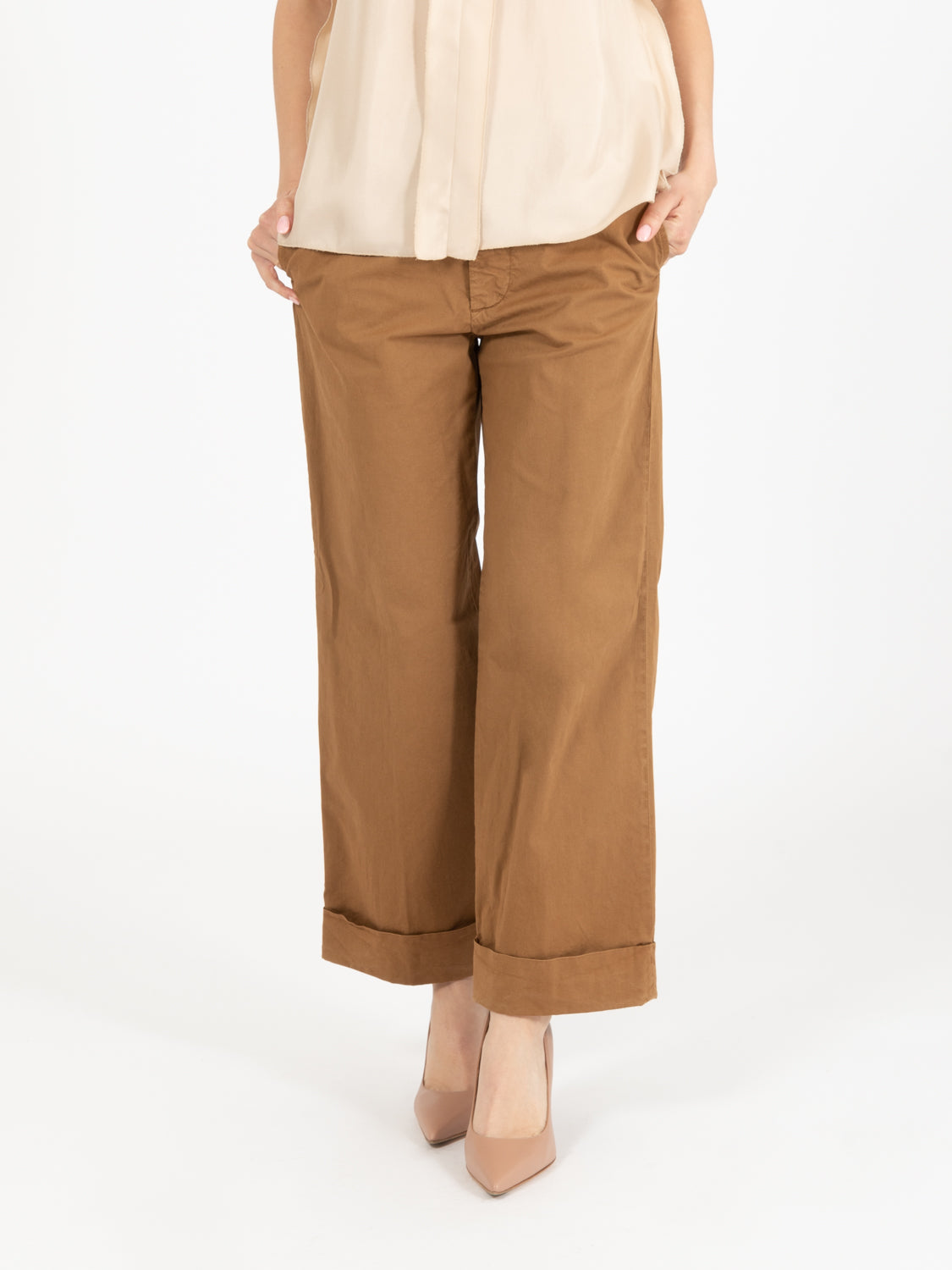 Pantaloni dritti maxi risvolto cammello