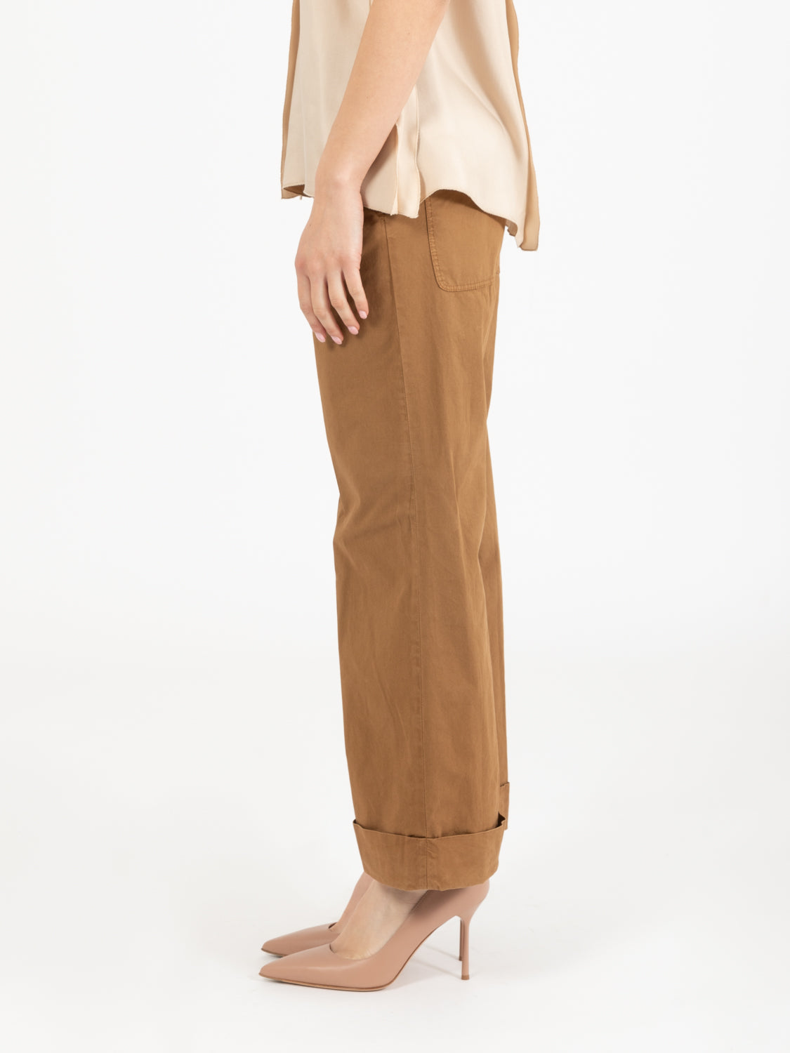 Pantaloni dritti maxi risvolto cammello