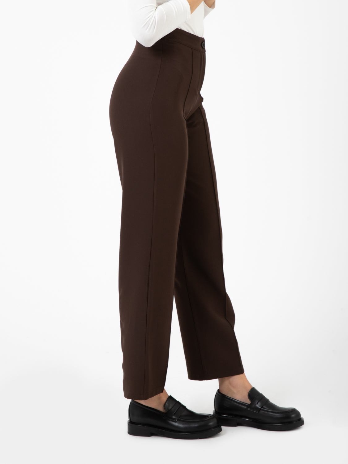 Pantaloni marroni con cucitura frontale