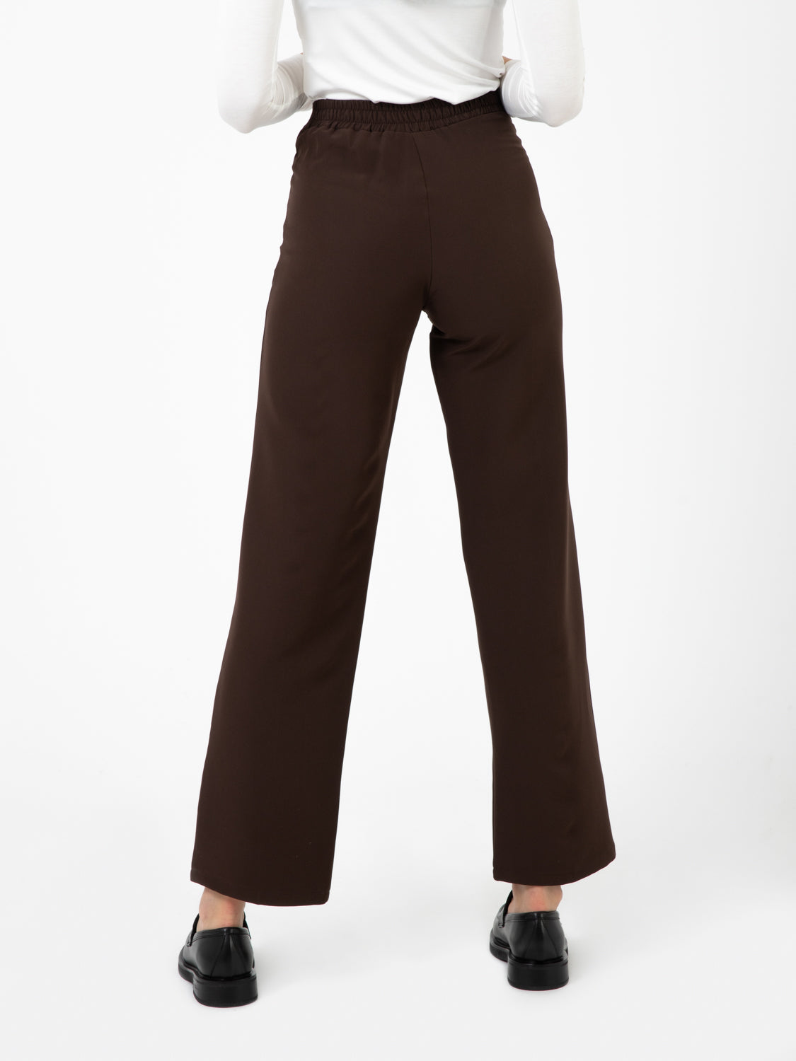 Pantaloni marroni con cucitura frontale