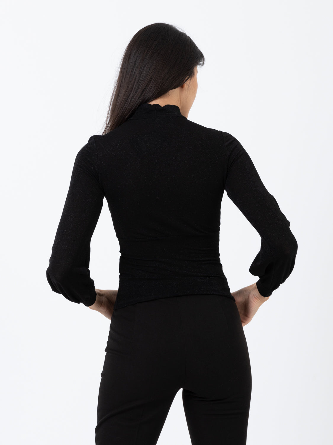 Top collo alto nero lurex con spacco incrociato