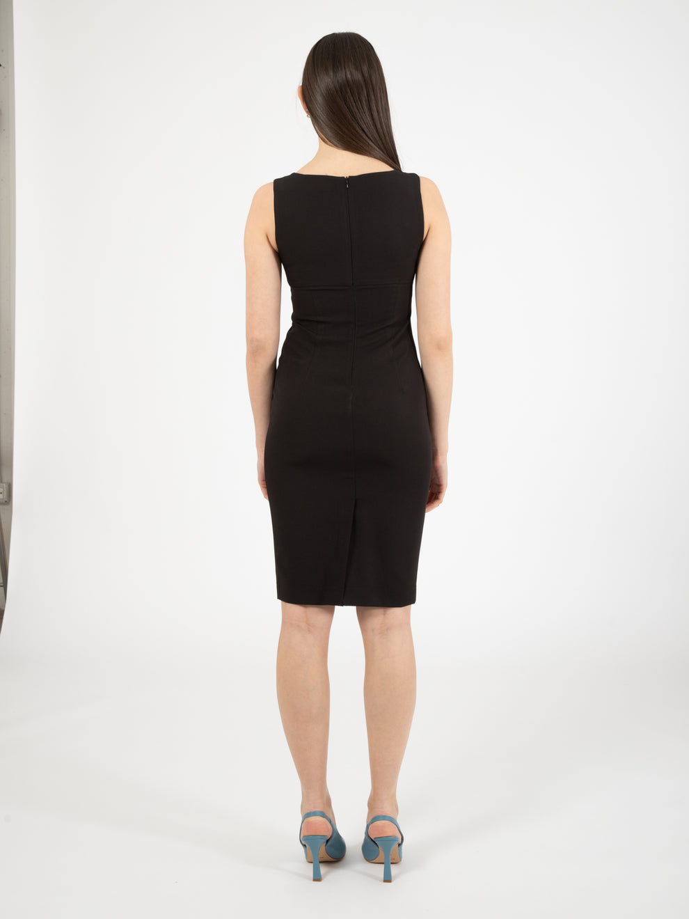 Black sleeveless dress