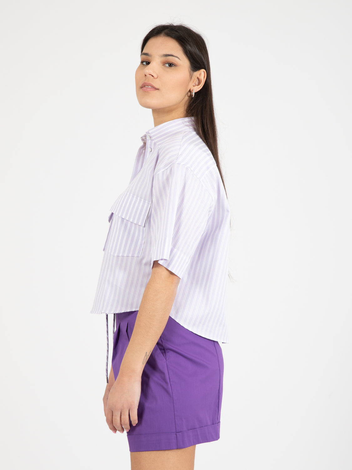 Camicia crop a righe lilla