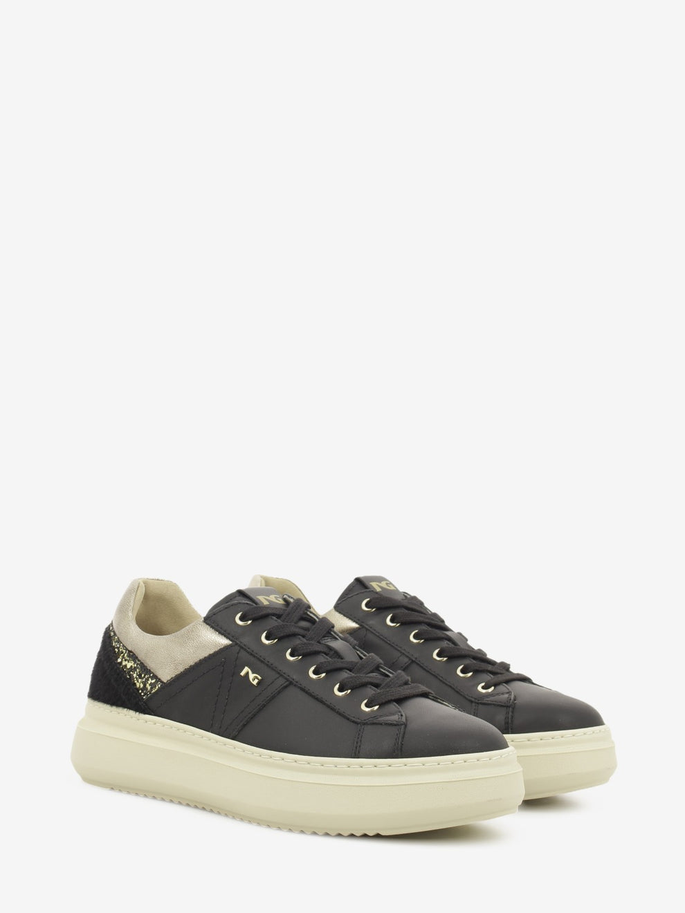 Sneakers in pelle con tallone laminato nero
