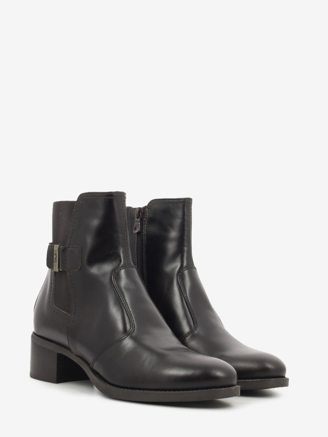 Coffee-colored leather ankle boot with zip