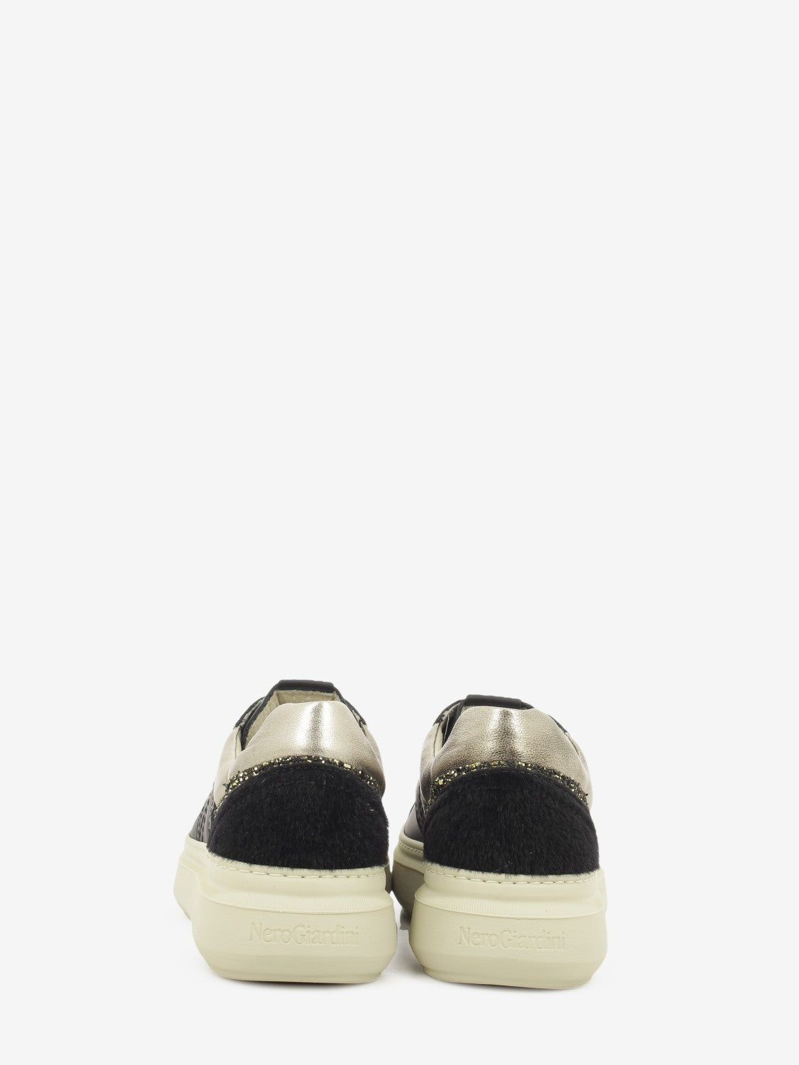 Sneakers in pelle con tallone laminato nero