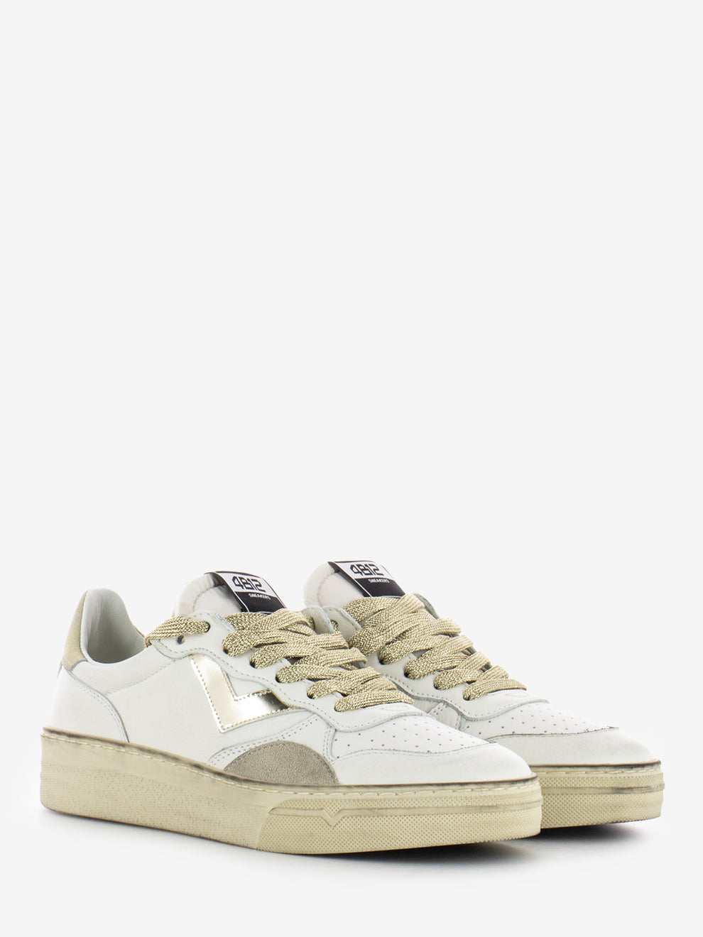 Hyper white / platinum sneakers