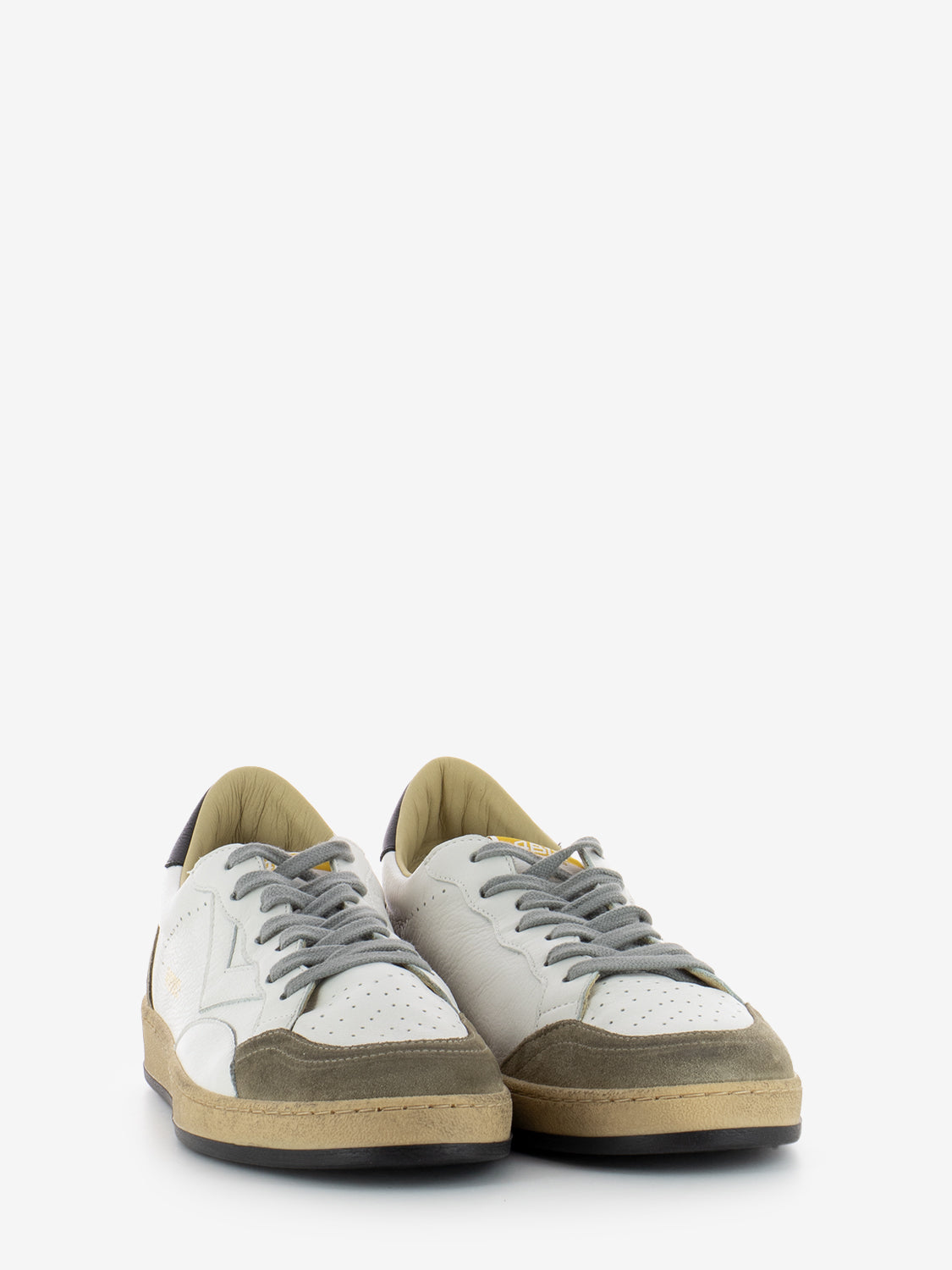 Play taupe / white / black sneakers