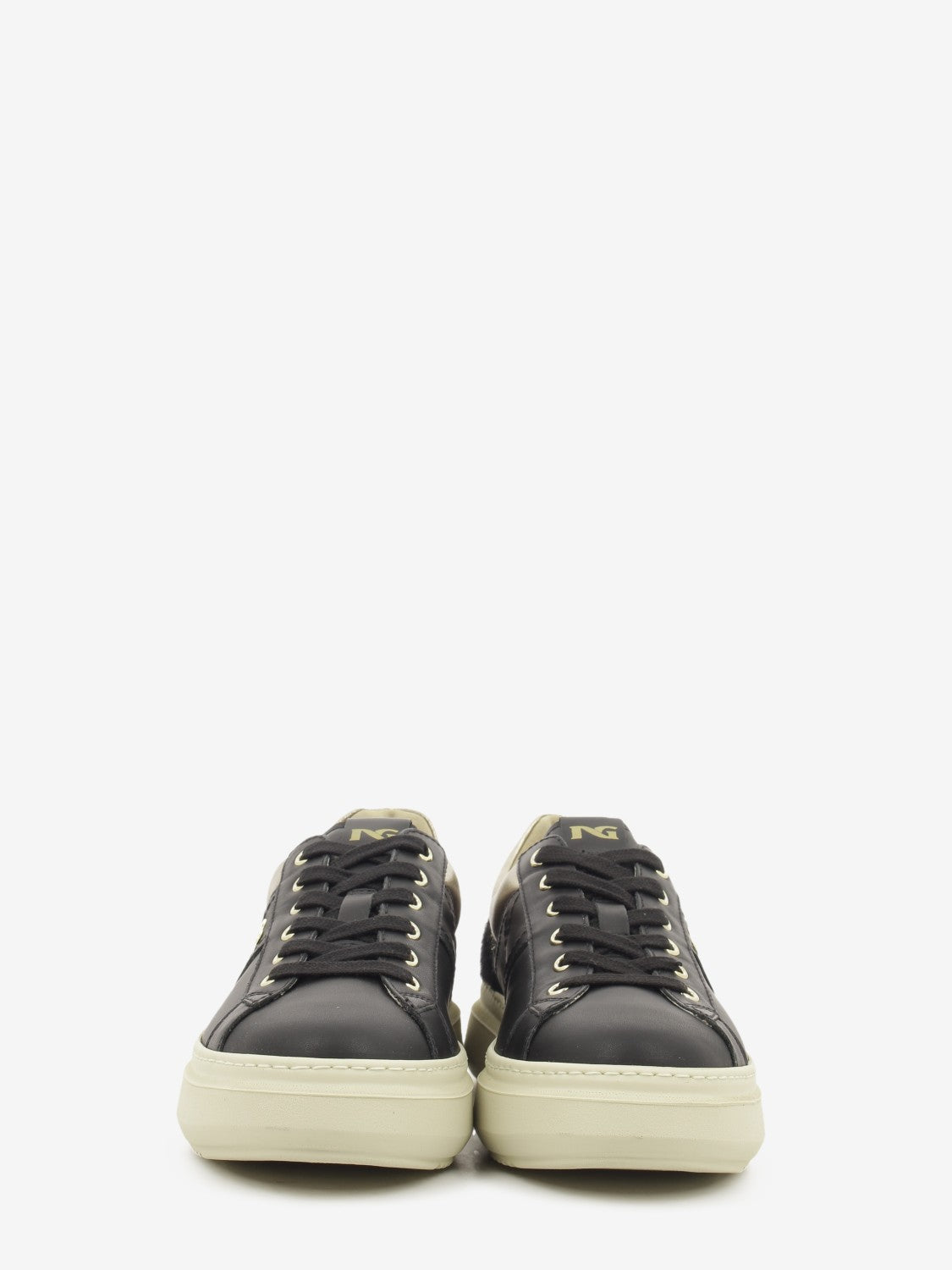 Sneakers in pelle con tallone laminato nero