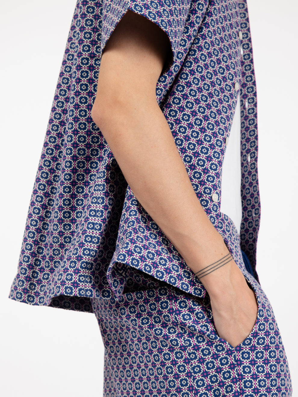 Road shirt navy tile
