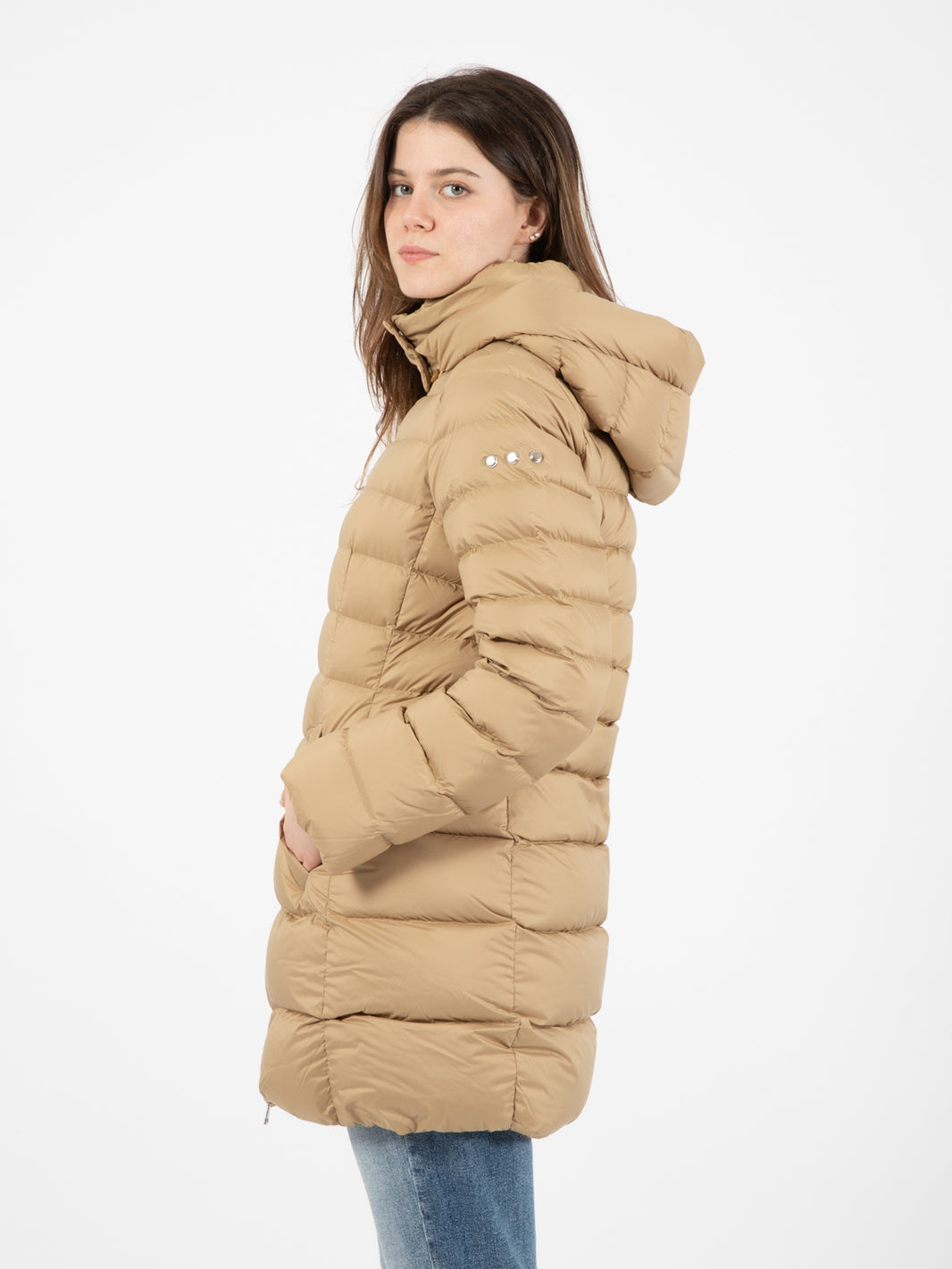 Piumino con cappuccio staccabile cammello