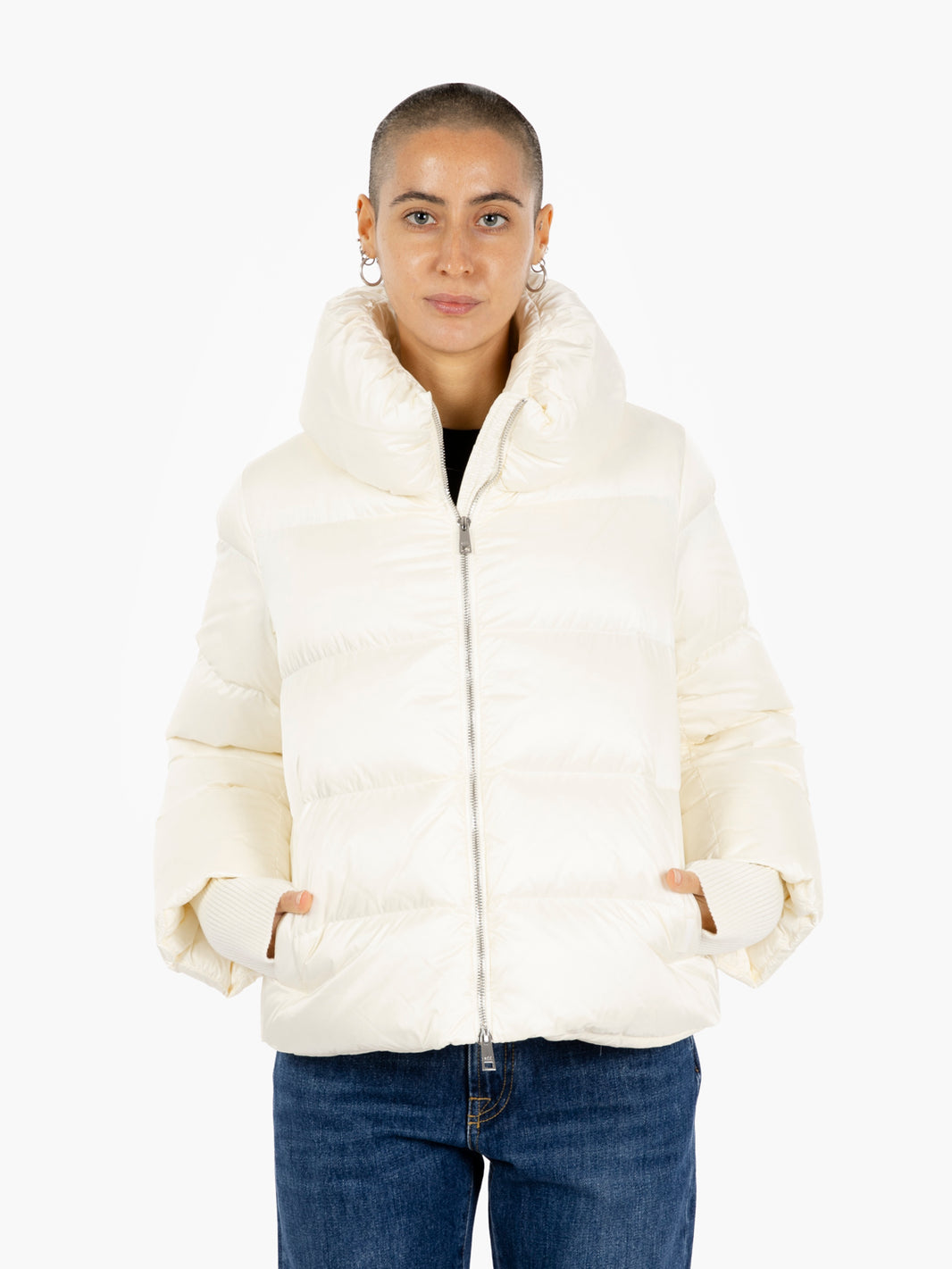 Piumino corto con collo alto rice