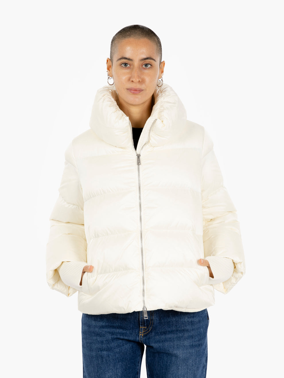 Piumino corto con collo alto rice