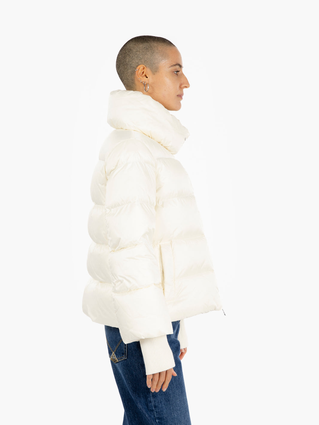 Piumino corto con collo alto rice