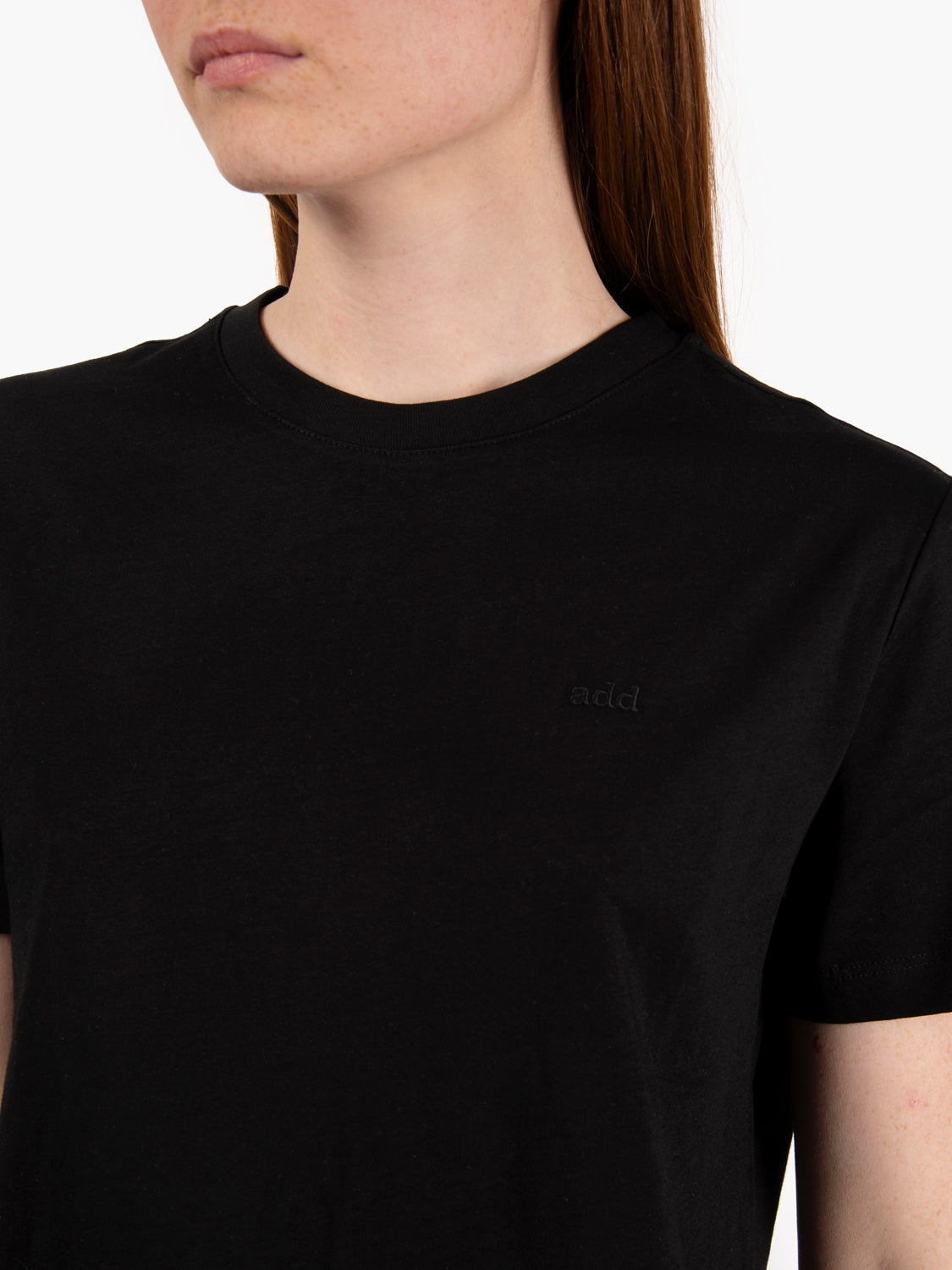 T-shirt con ricamo logo nero