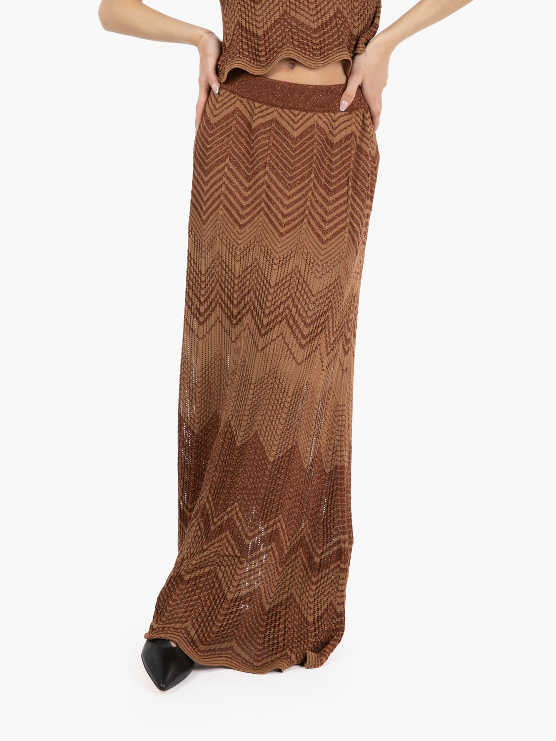 Long skirt with zigzag pattern in camel
