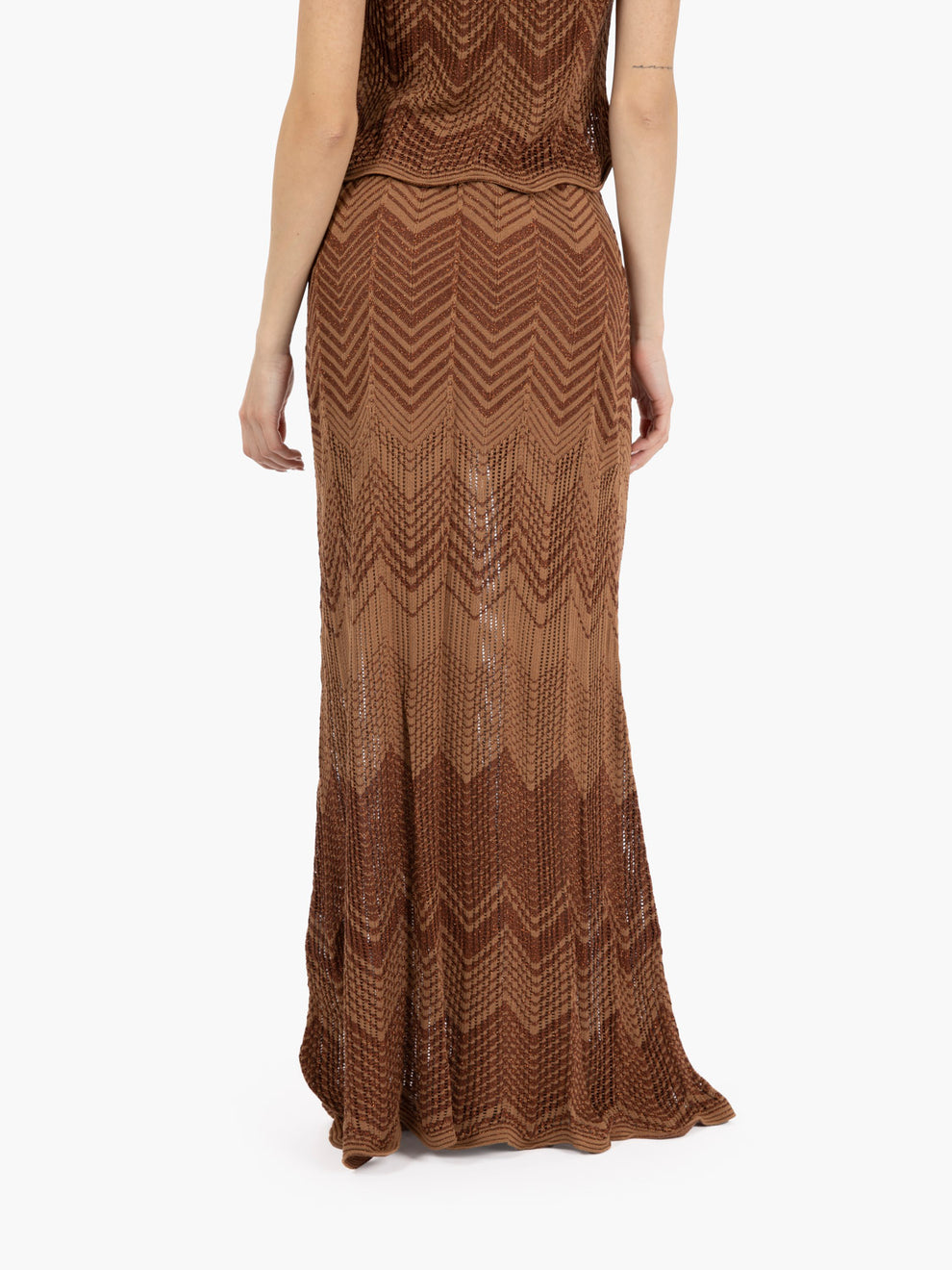 Long skirt with zigzag pattern in camel