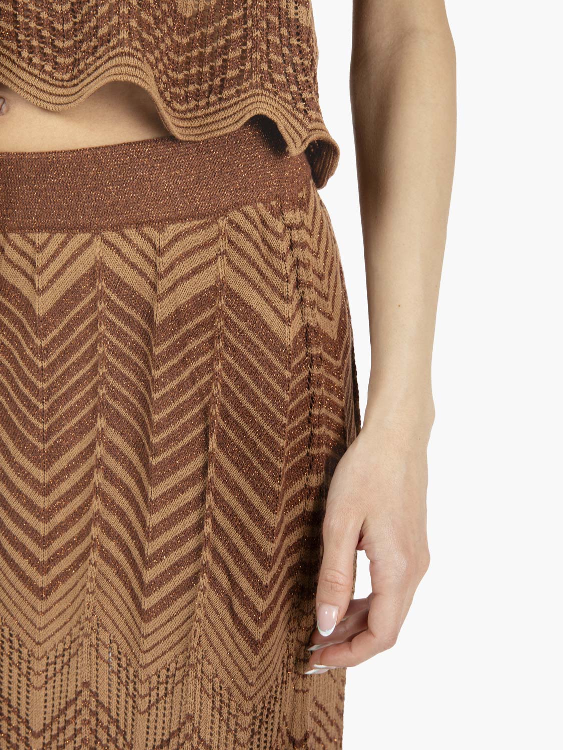 Long skirt with zigzag pattern in camel