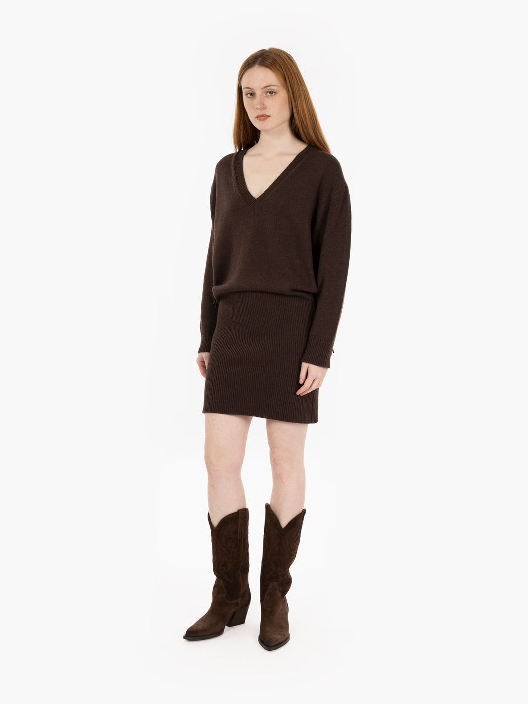 Oversized sweater with dark brown fringes
