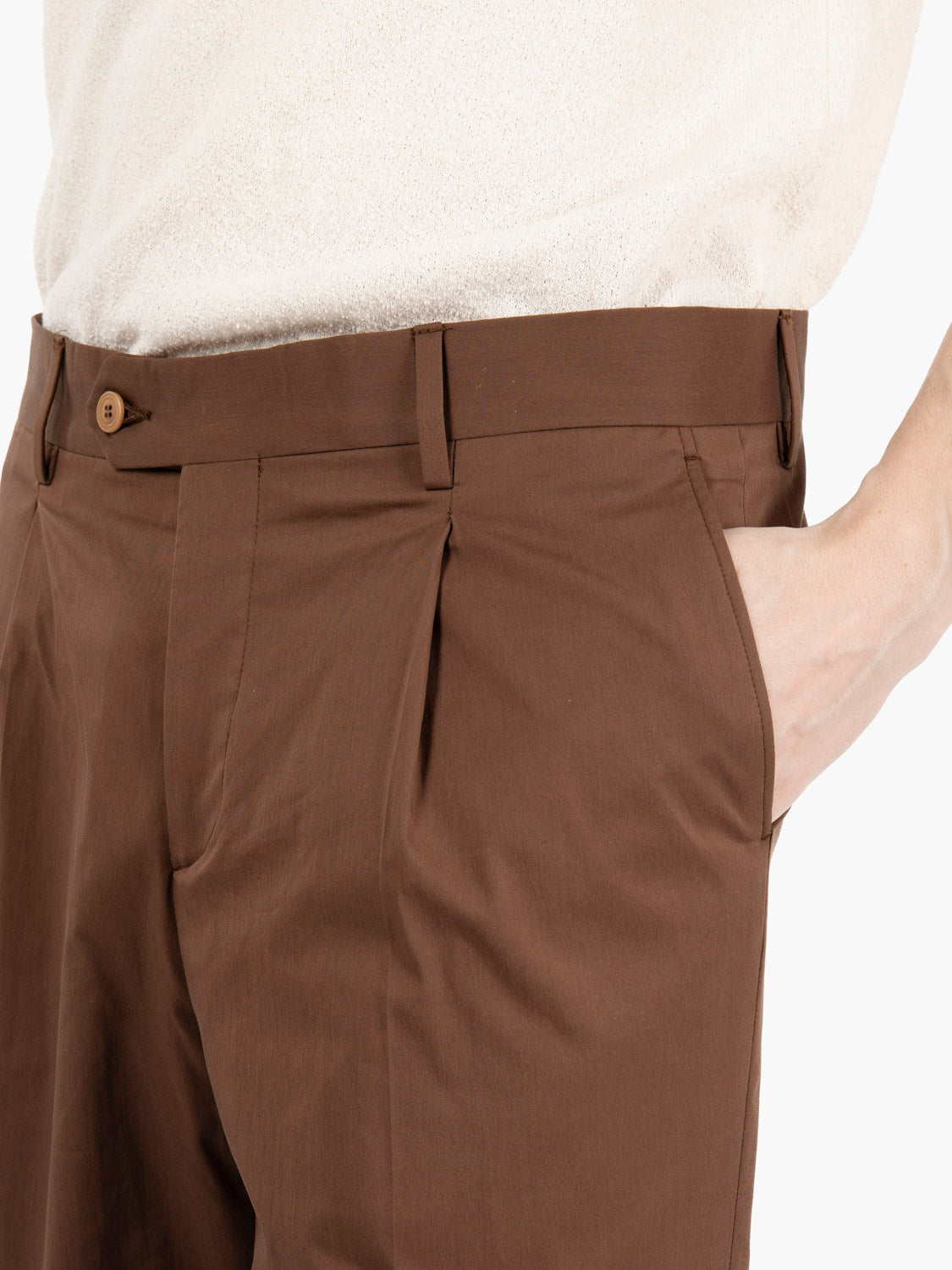 Double-breasted suit in chocolate cotton
