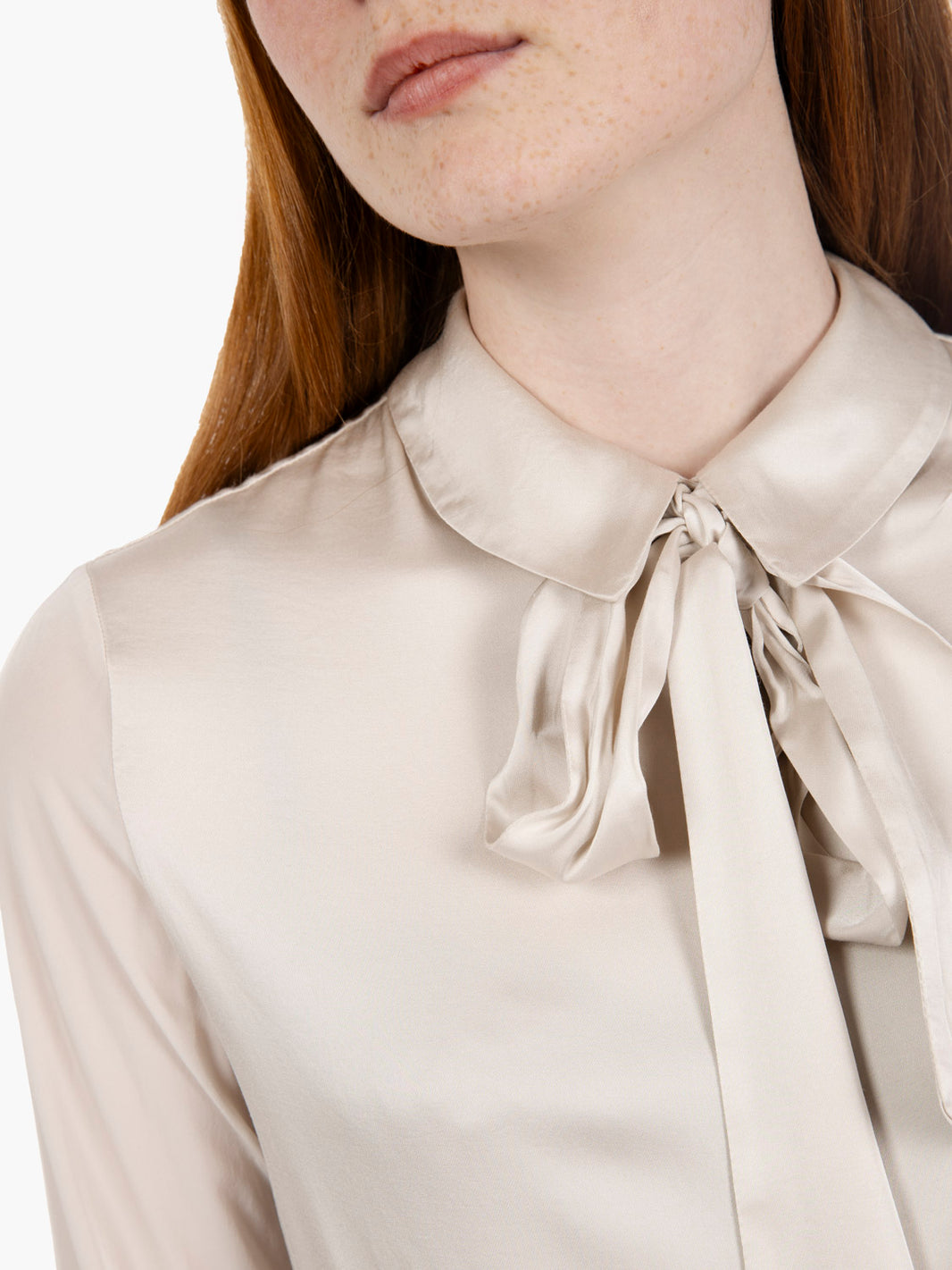 Camicia con fiocco beige