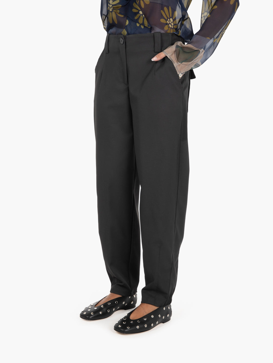 Pantaloni carrot fit neri