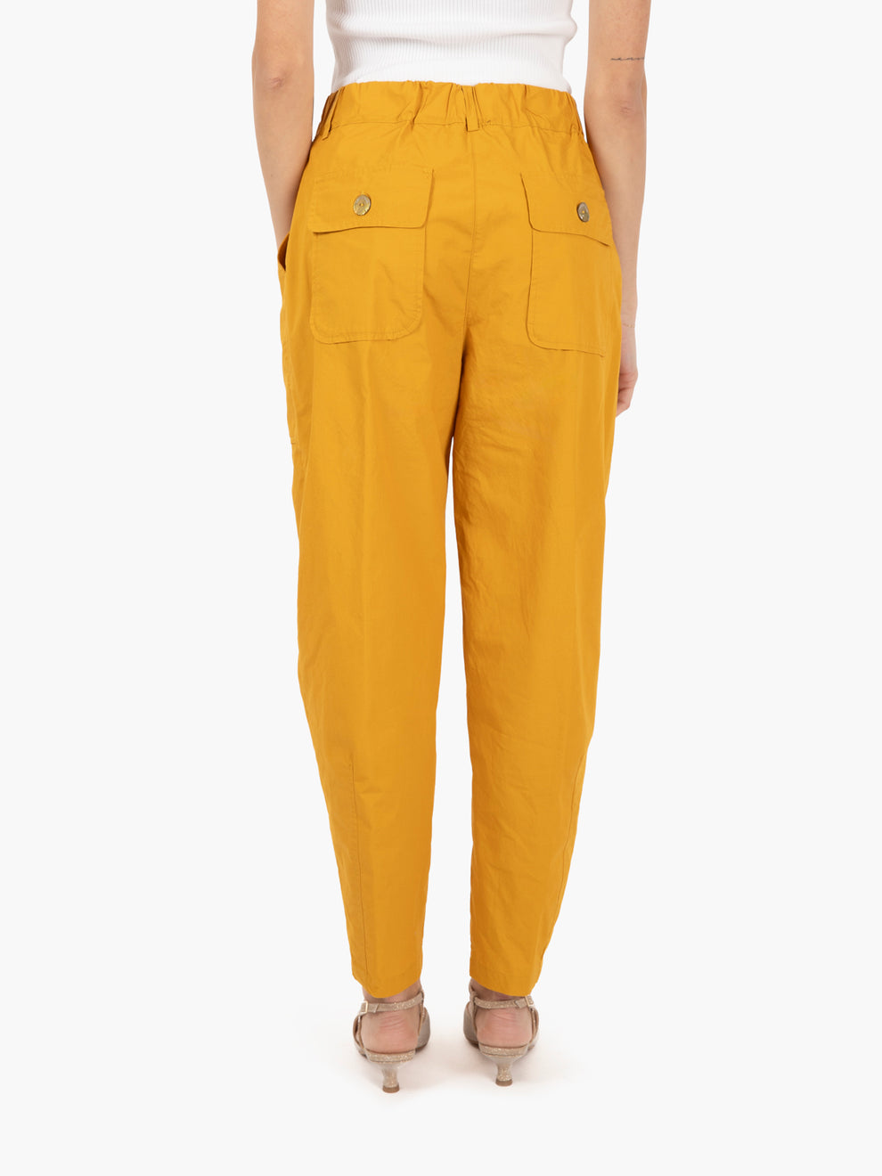 Pantaloni carrot fit senape