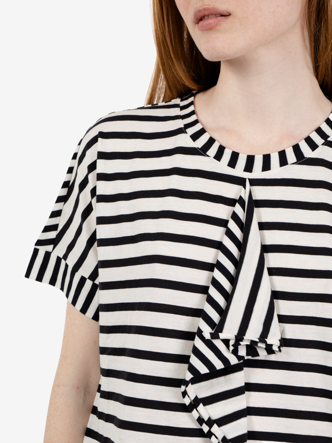 T-shirt a righe manica corta con rouches ecrù / nero