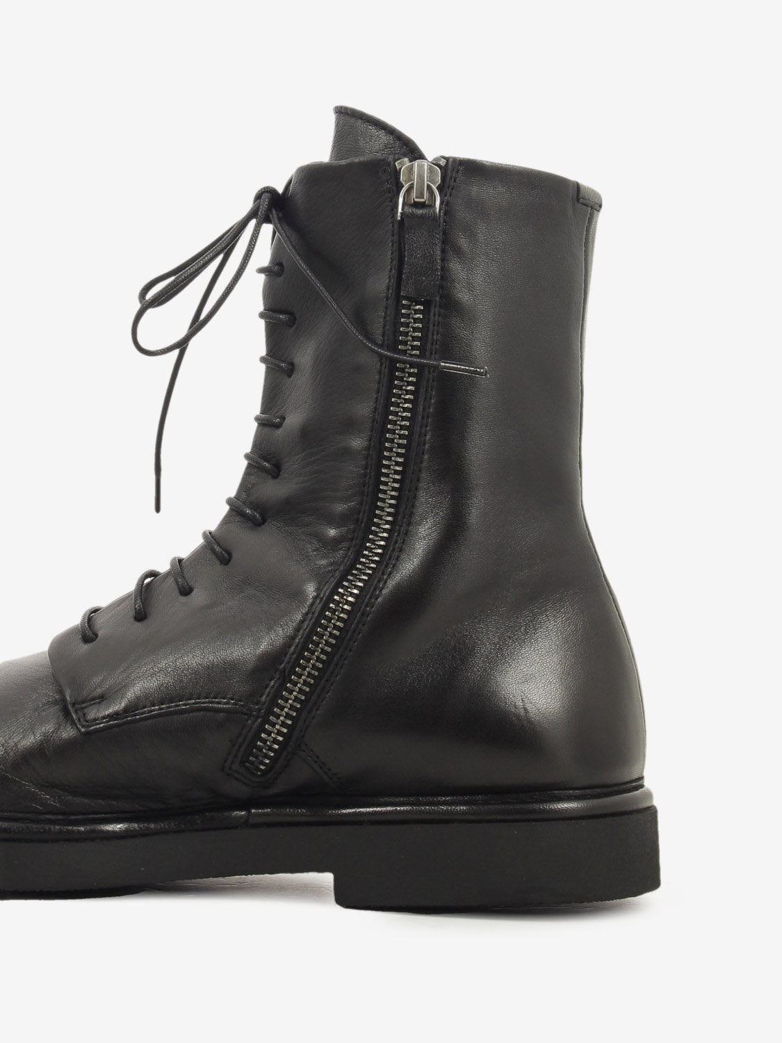 Anfibio in nappa con zip nero