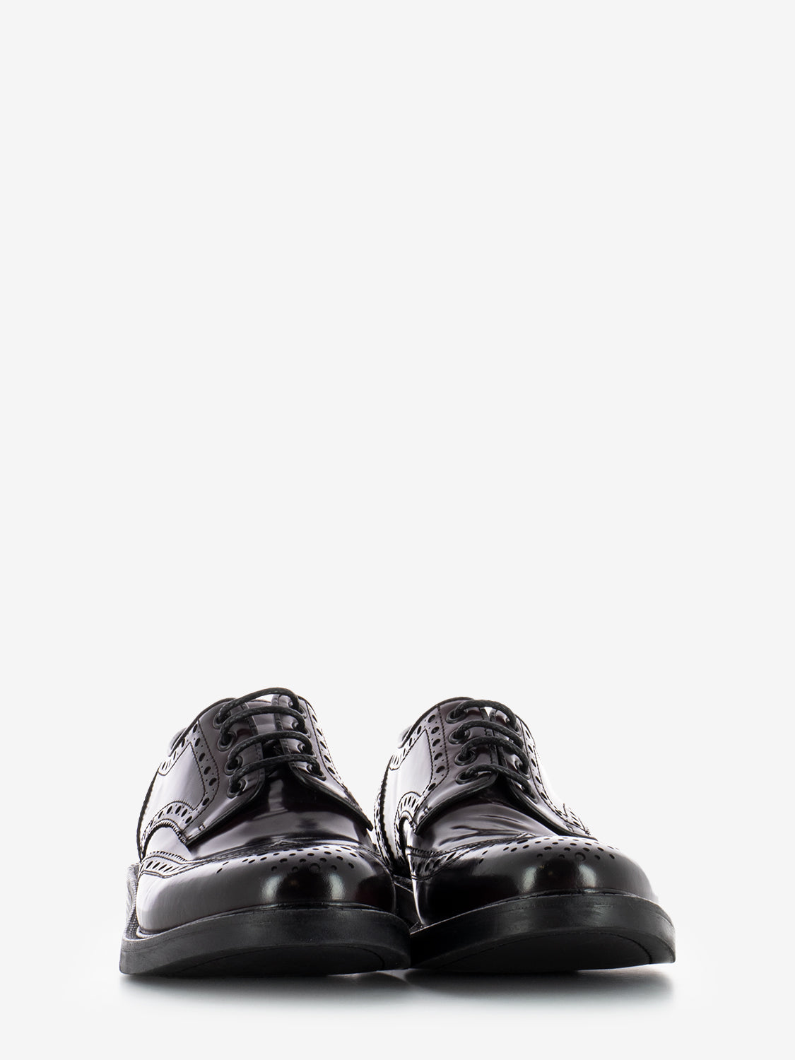 Derby shoe with amaranth brogues