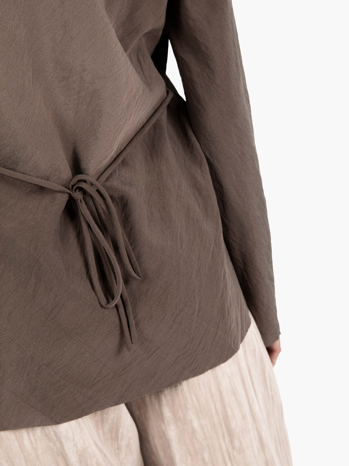 Blusa in seta con volant fumè