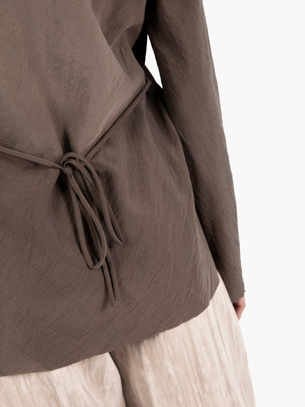 Blusa in seta con volant fumè